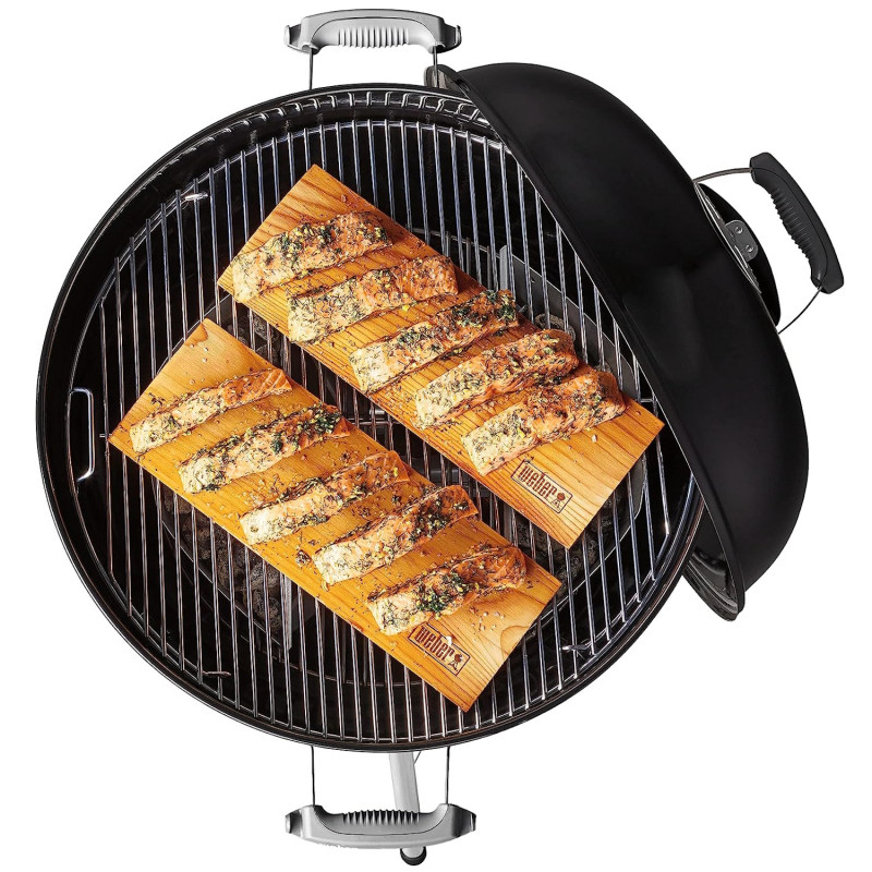 Gratar pe carbuni Weber Classic Kettle 1341504, 57 cm, Otel emailat, Reglare flux aer, 2 roti, 2 manere reci, Termometru, Negru