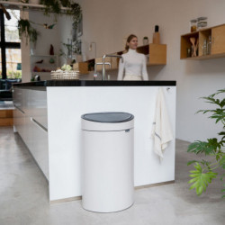 Cos pentru gunoi Brabantia Touch Bin New 1005543, 40 L, Deschidere lina si silentioasa, Deschidere mare, Bej