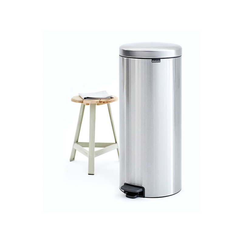 Cos de gunoi cu pedala Brabantia NewIcon 649061, 30 L, Inchidere usoara, Baza antiderapanta, Rezistent la amprente, Inox Mat