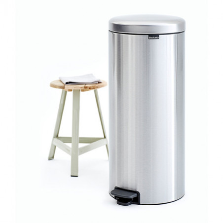 Cos de gunoi cu pedala Brabantia NewIcon 649061, 30 L, Inchidere usoara, Baza antiderapanta, Rezistent la amprente, Inox Mat