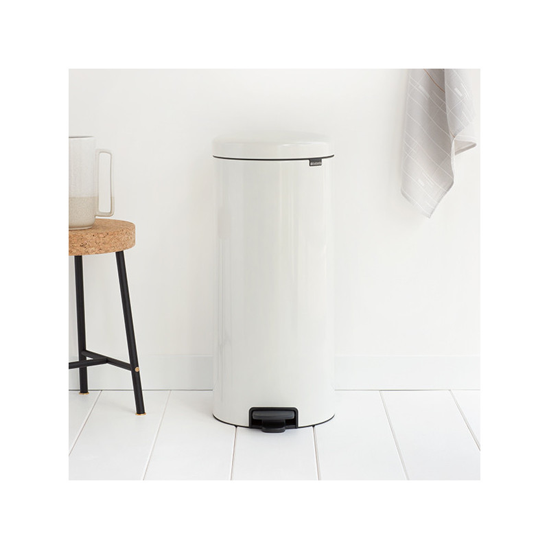 Cos de gunoi cu pedala Brabantia NewIcon 649063, 30 L, Inchidere lina, Baza antiderapanta, Cos interior metalic, Alb