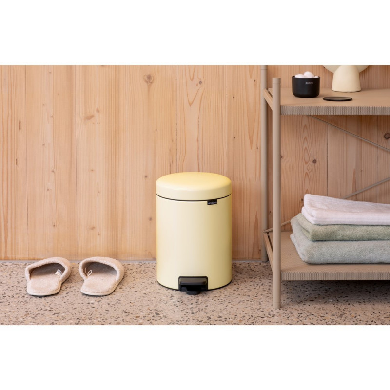 Cos cu pedala Brabantia NewIcon 1008840, 5 L, Inchidere lina, Baza antiderapanta, Galben