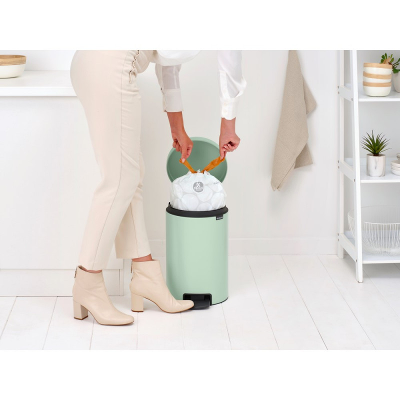 Cos de gunoi cu pedala Brabantia NewIcon 1008843, 12 L, Inchidere lina, Baza antiderapanta, Verde deschis