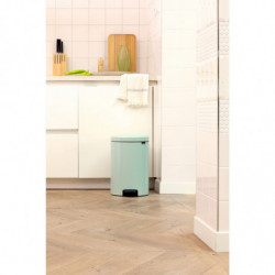 Cos de gunoi cu pedala Brabantia NewIcon 1008843, 12 L, Inchidere lina, Baza antiderapanta, Verde deschis