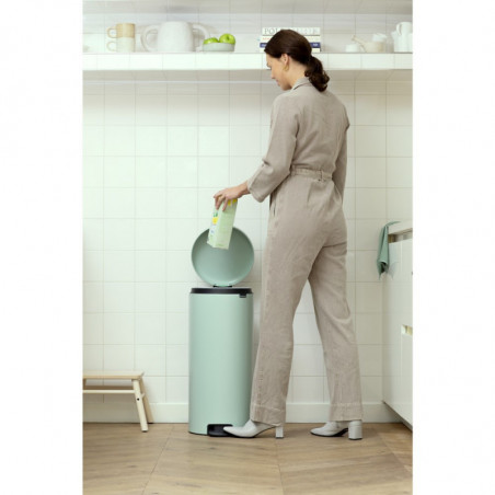 Cos de gunoi cu pedala Brabantia NewIcon 1008851, 30 L, Inchidere usoara, Baza antiderapanta, Verde deschis