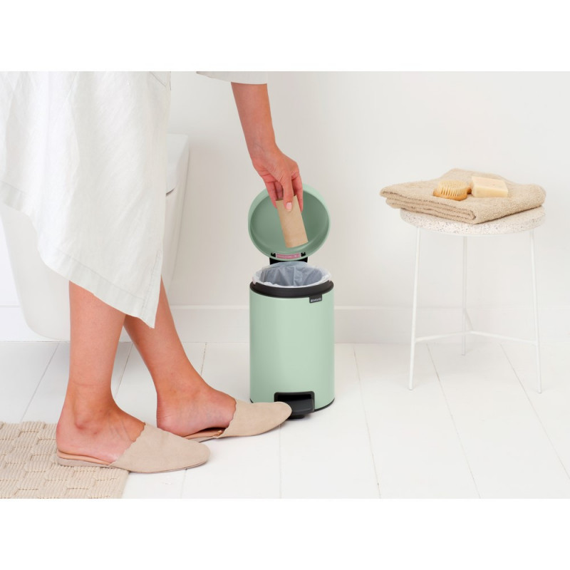 Cos de gunoi cu pedala Brabantia NewIcon 1008835, 3 L, Inchidere lina, Baza antiderapanta, Verde deschis