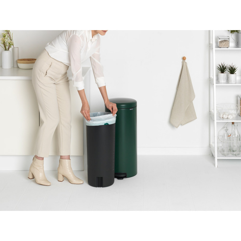 Cos de gunoi cu pedala Brabantia NewIcon 1003210, 30 L, Inchidere lina, Baza antiderapanta, Verde inchis